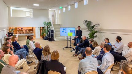 Bijeenkomst 25 jaar Nieuw-West - presentatie Jeroen