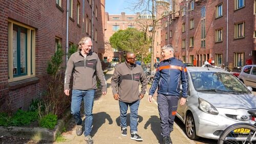 Bezoek in de Diamantbuurt